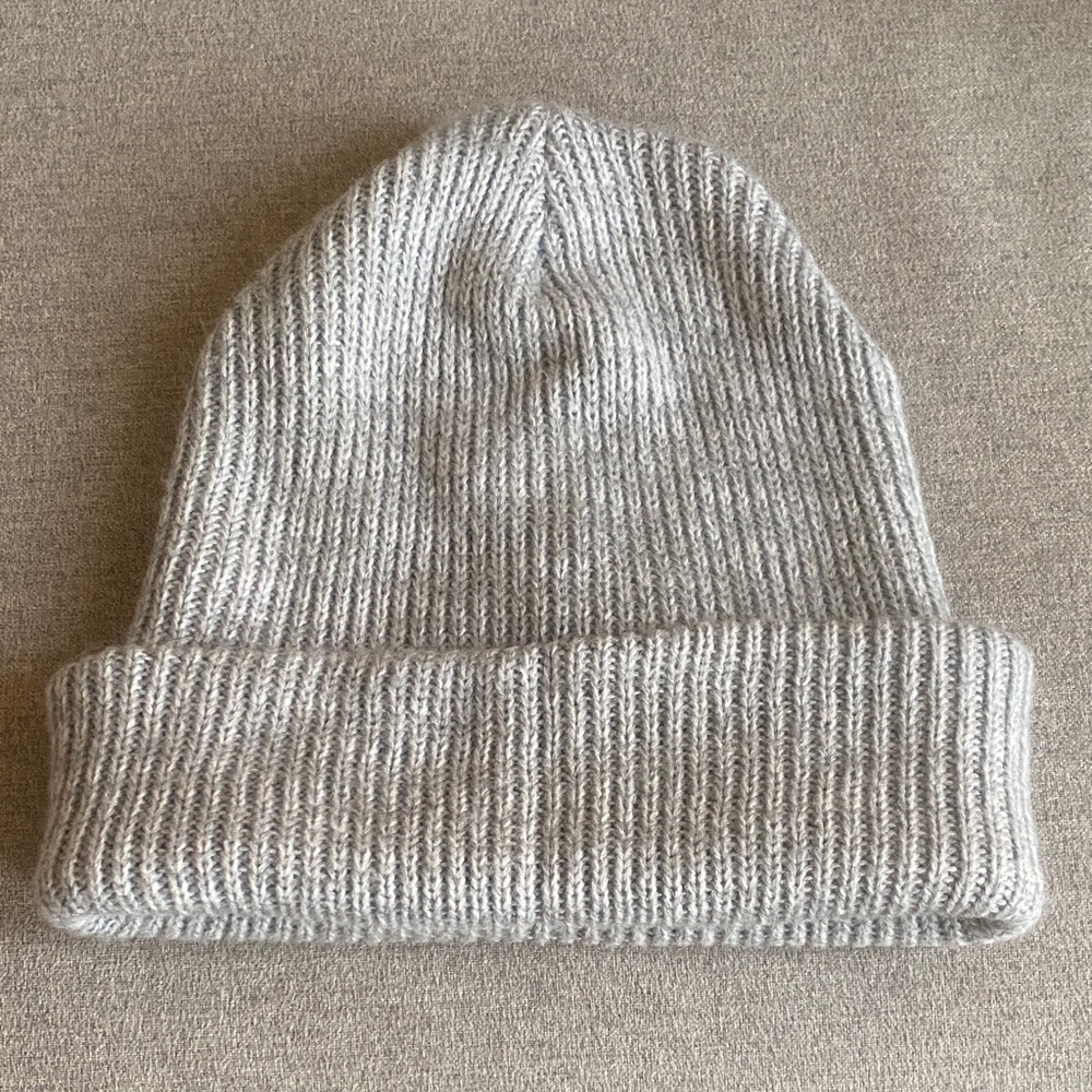 Aritzia Main Character Light Gray Knit Hat